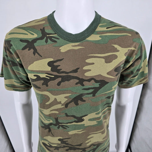 Vintage Y2K/2000s Rothco Woodland Camouflage Military-Style Green T-Shirt (S)