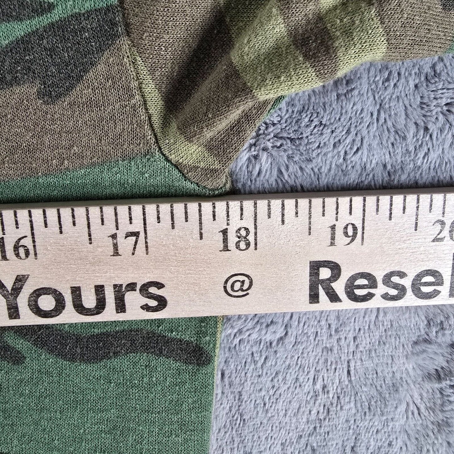 Vintage Y2K/2000s Rothco Woodland Camouflage Military-Style Green T-Shirt (S)