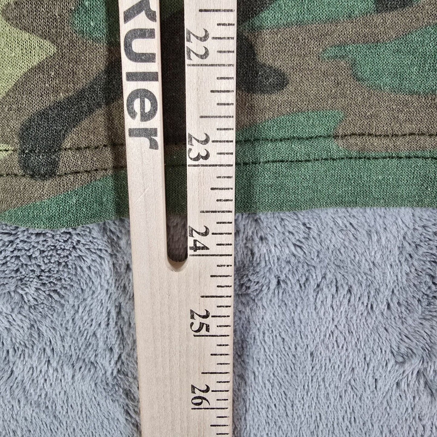 Vintage Y2K/2000s Rothco Woodland Camouflage Military-Style Green T-Shirt (S)