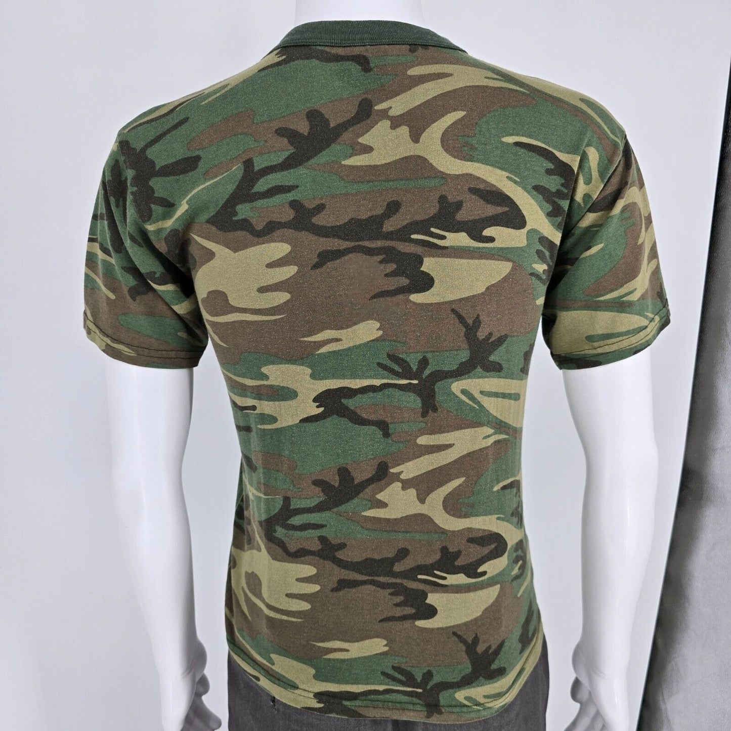 Vintage Y2K/2000s Rothco Woodland Camouflage Military-Style Green T-Shirt (S)
