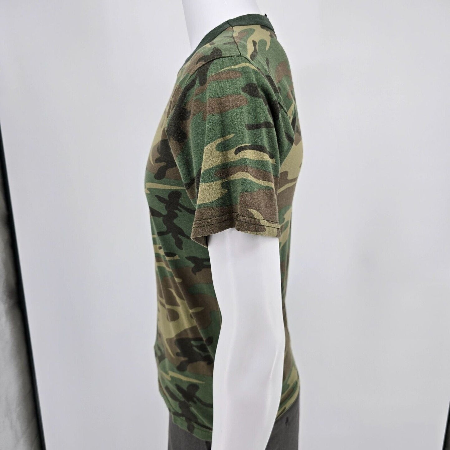 Vintage Y2K/2000s Rothco Woodland Camouflage Military-Style Green T-Shirt (S)