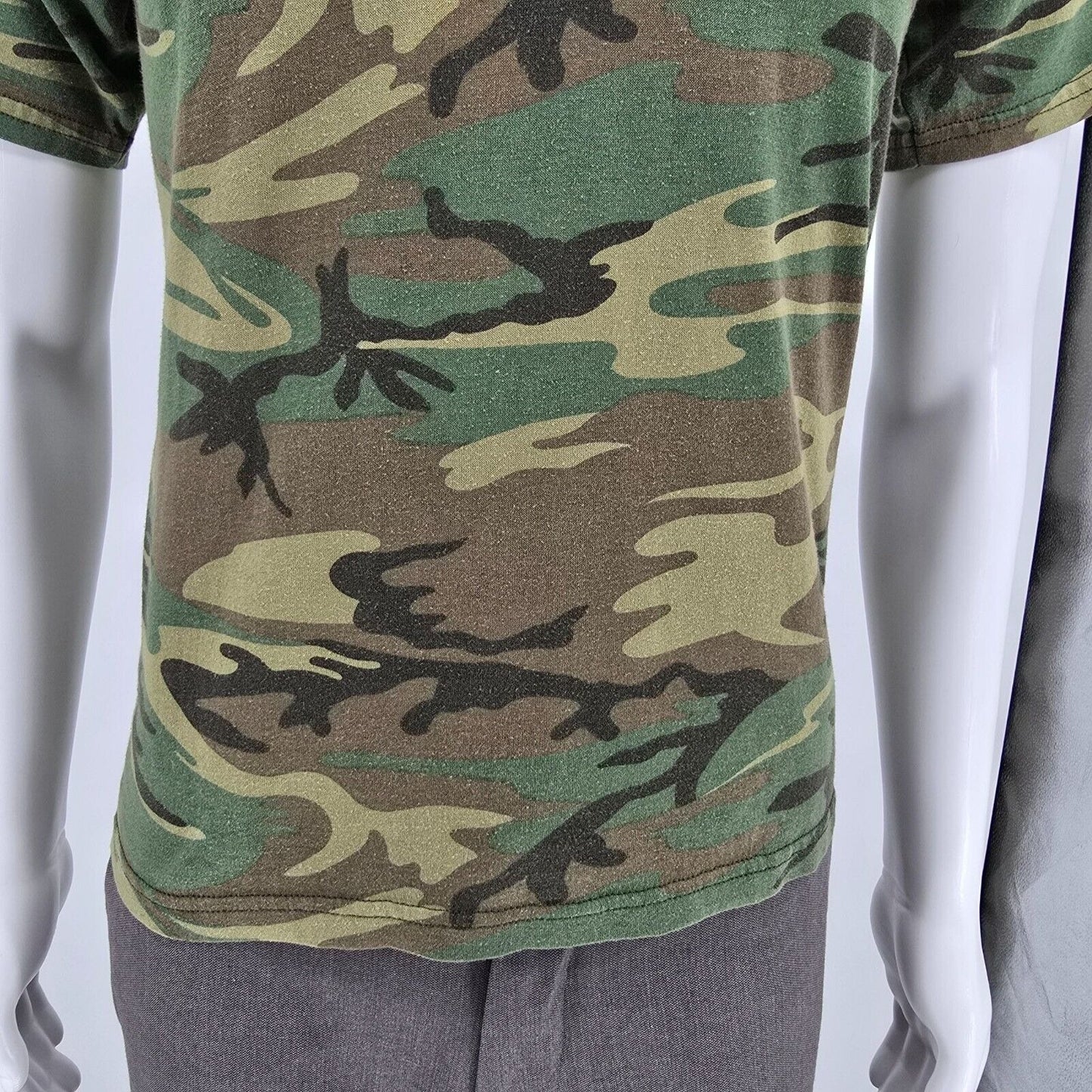 Vintage Y2K/2000s Rothco Woodland Camouflage Military-Style Green T-Shirt (S)