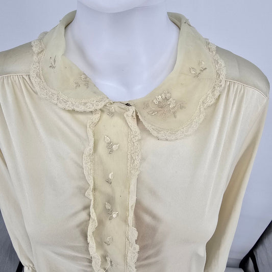 Vintage Early 1970s Shadowline Cream Nylon Snap Button Bed Jacket (L) *Flaws