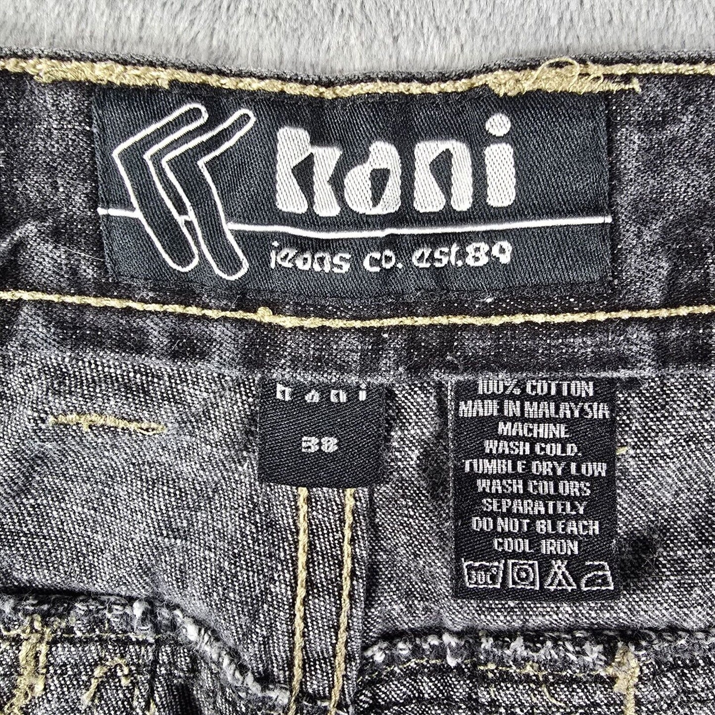 Vintage Y2K Streetwear Karl Kani Mens Baggy Black Denim Jean Shorts (38)
