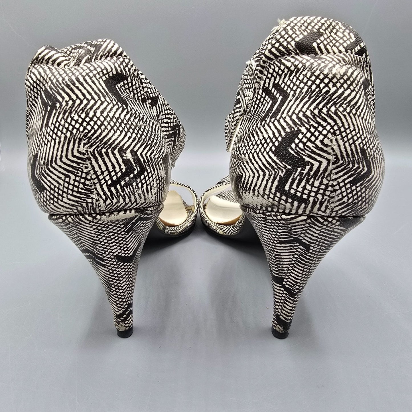Vintage 1980s Chandlers Black/White Zig-Zag Print T-Strap Stiletto Heels (7.5B)
