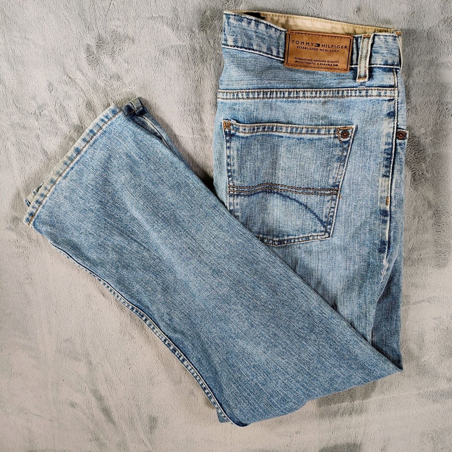 Tommy Hilfiger 2007 Men's Freedom Fit Light Blue Denim Jeans (34x30)