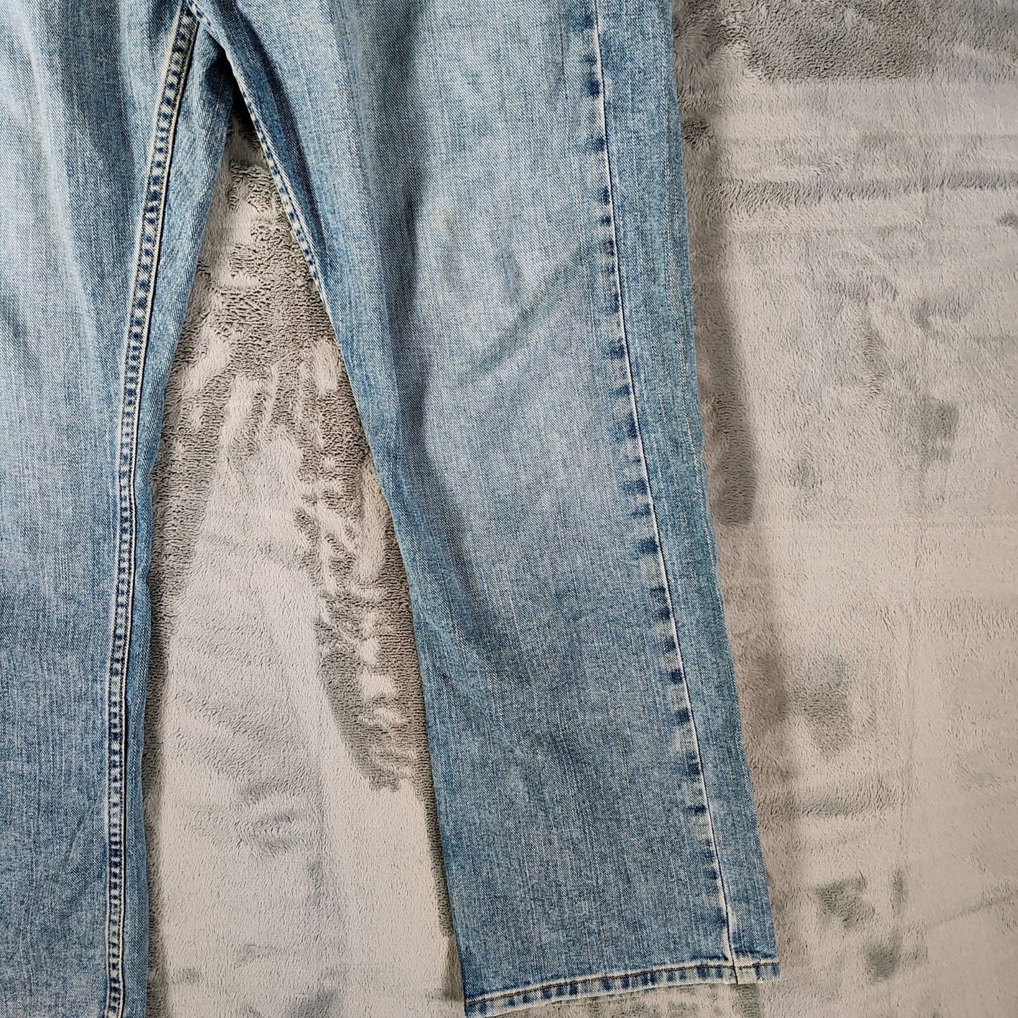 Tommy Hilfiger 2007 Men's Freedom Fit Light Blue Denim Jeans (34x30)