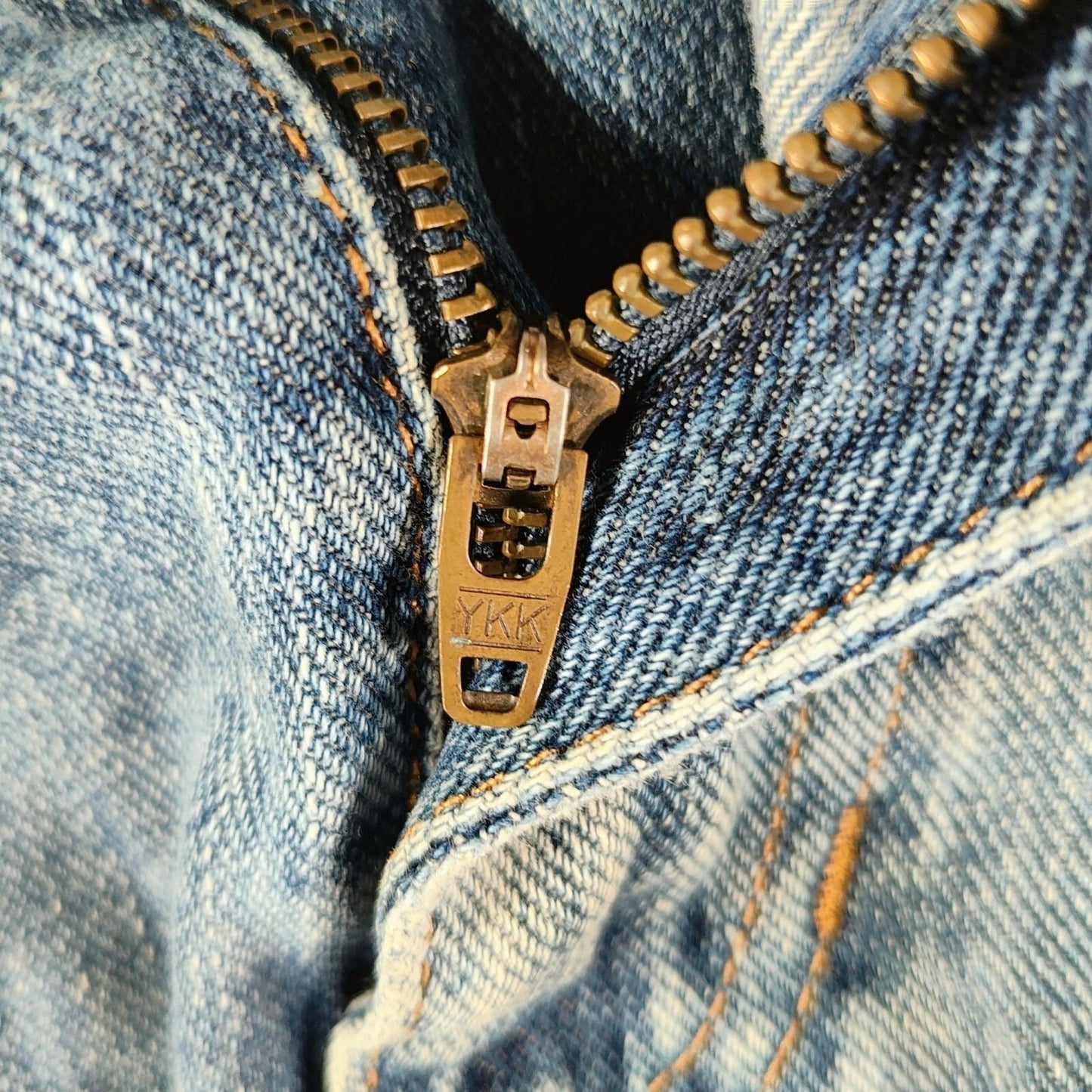 Tommy Hilfiger 2007 Men's Freedom Fit Light Blue Denim Jeans (34x30)