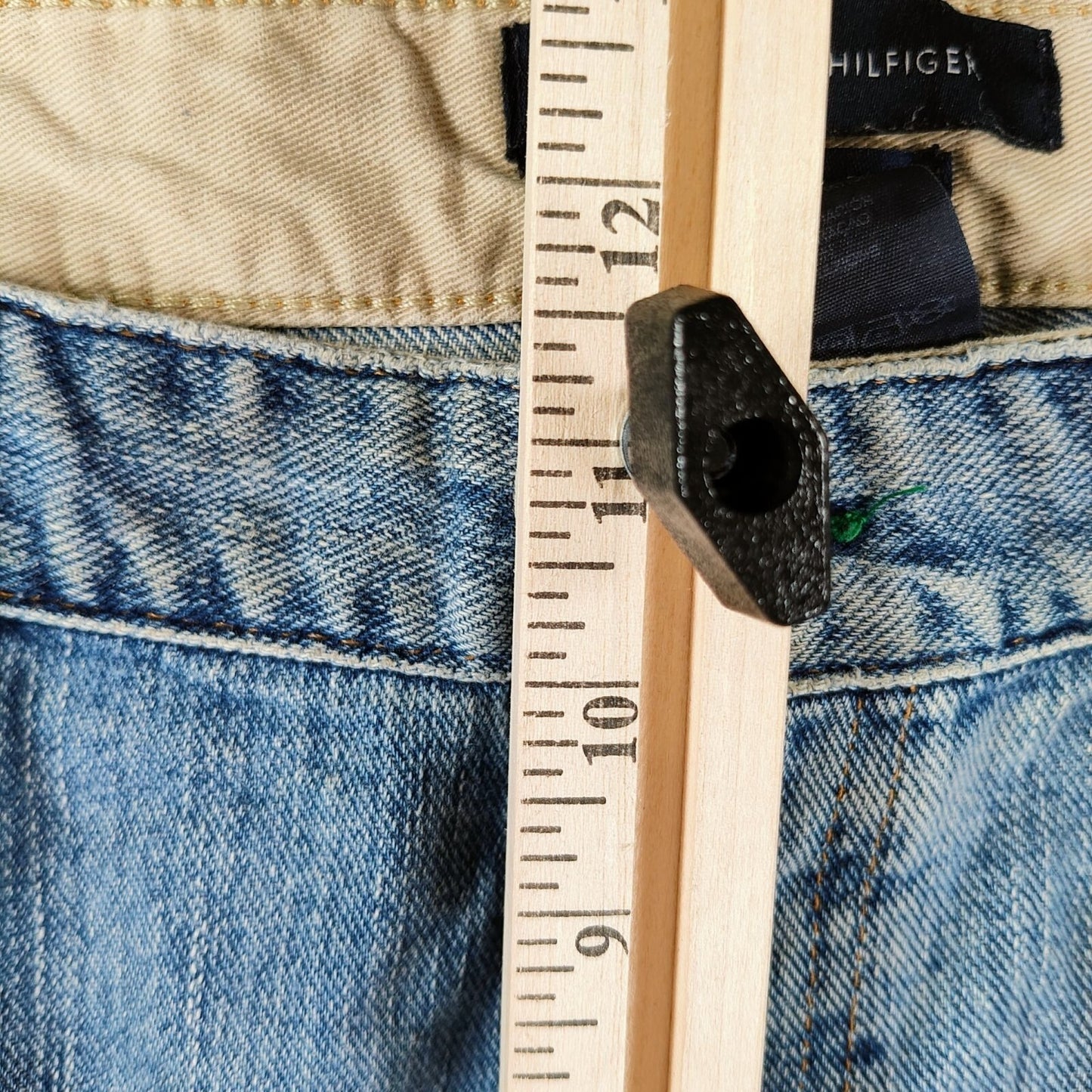 Tommy Hilfiger 2007 Men's Freedom Fit Light Blue Denim Jeans (34x30)