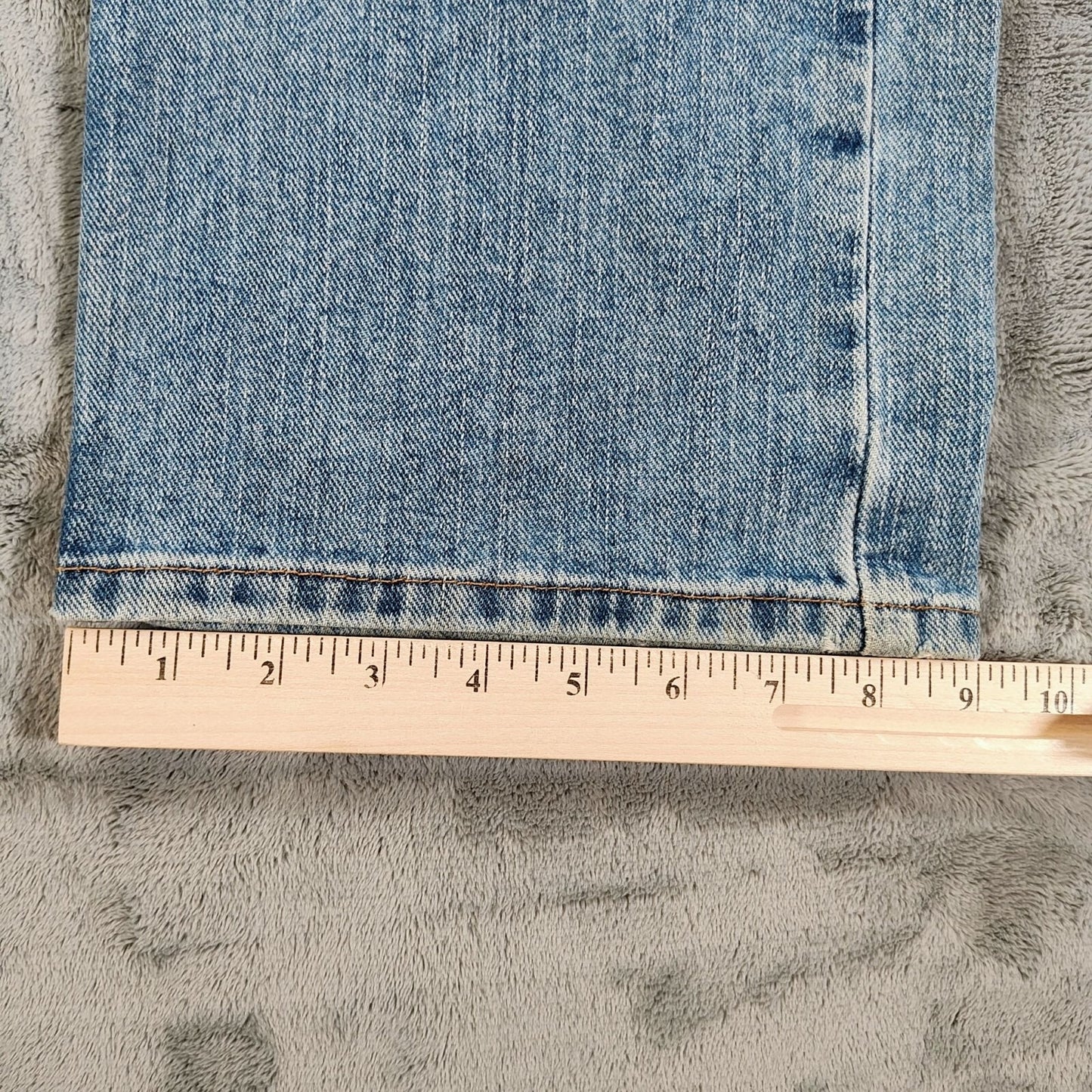 Tommy Hilfiger 2007 Men's Freedom Fit Light Blue Denim Jeans (34x30)