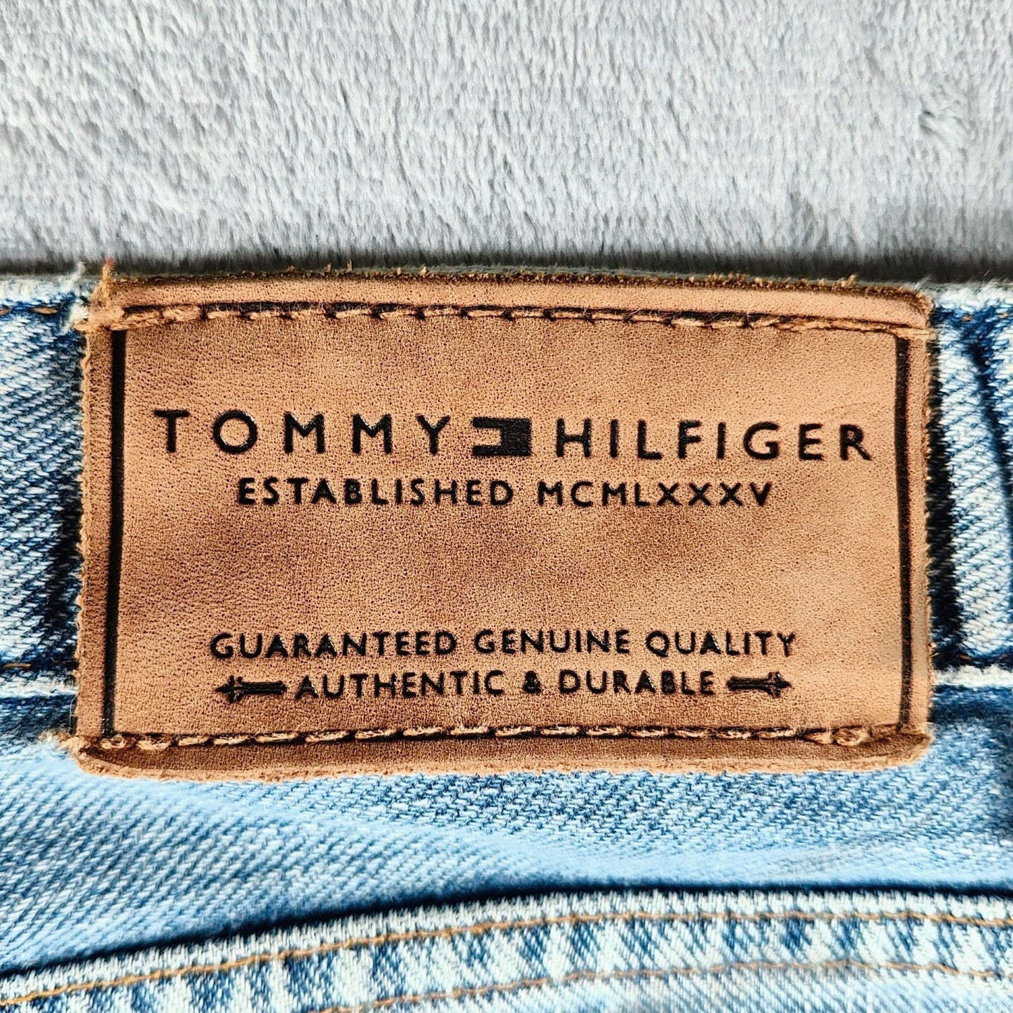 Tommy Hilfiger 2007 Men's Freedom Fit Light Blue Denim Jeans (34x30)