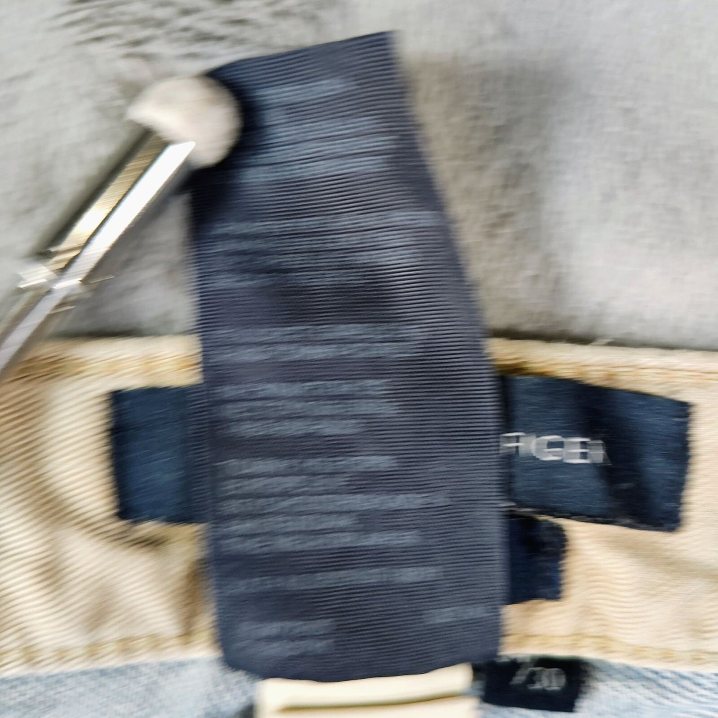Tommy Hilfiger 2007 Men's Freedom Fit Light Blue Denim Jeans (34x30)