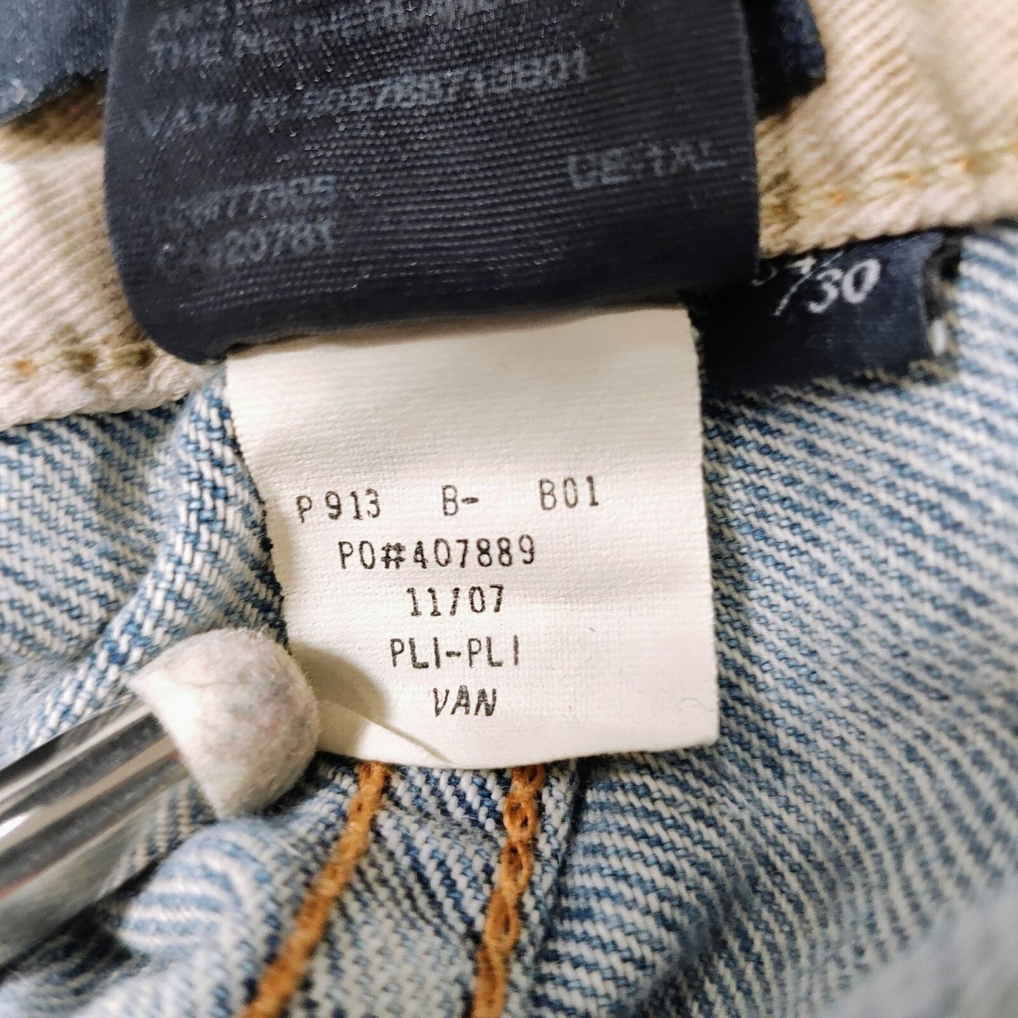 Tommy Hilfiger 2007 Men's Freedom Fit Light Blue Denim Jeans (34x30)