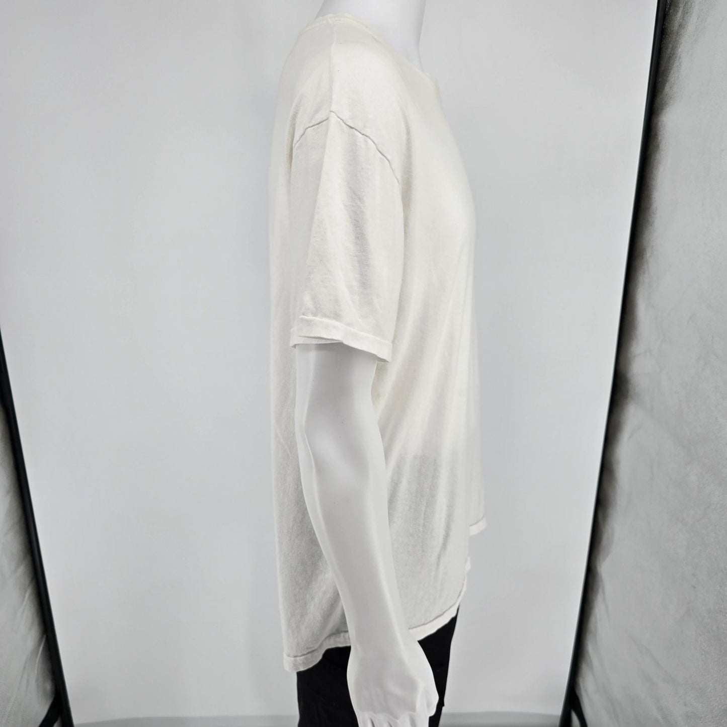 Vintage Y2K/ Early 2000s Hanes White Blank Single Stitch Cotton T-Shirt (L/XL)
