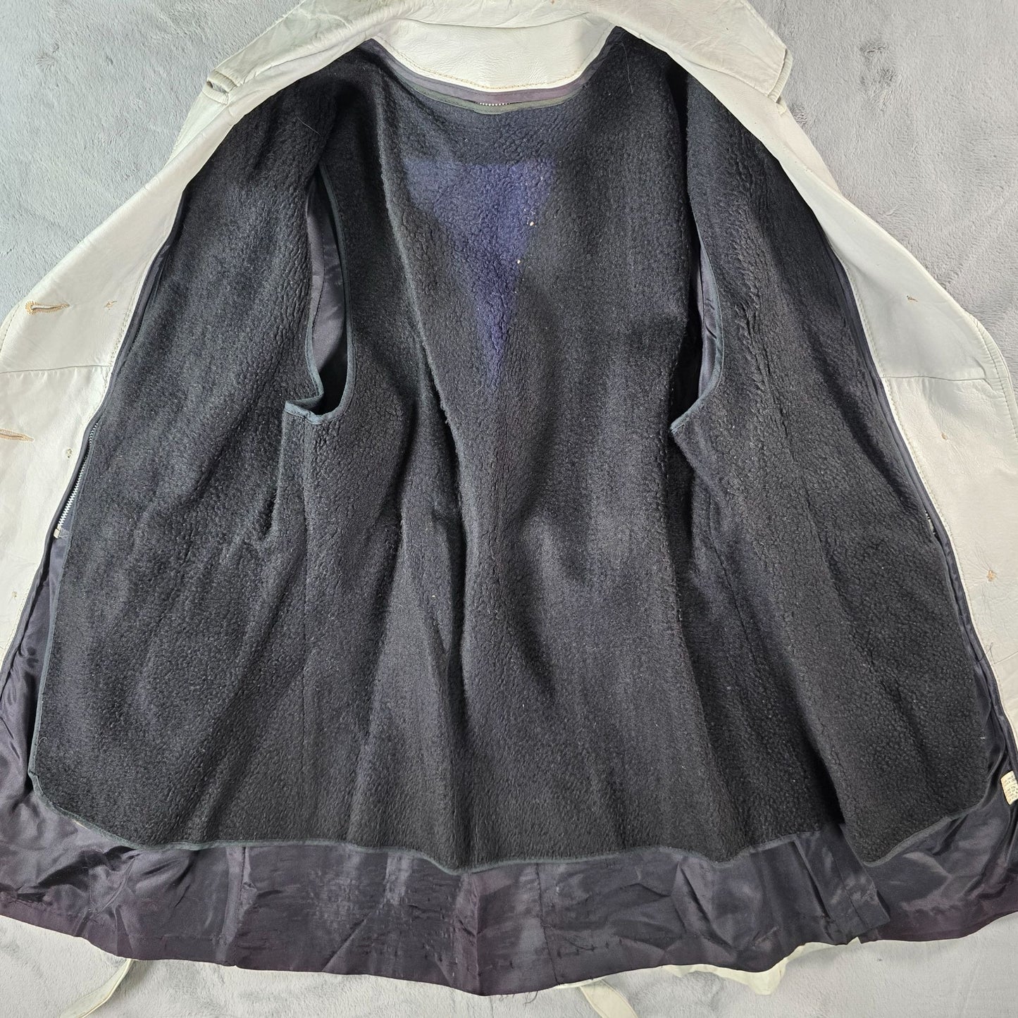 Distressed Vintage 1970s Women's Light Gray Double Breasted Belted Car Coat (S)