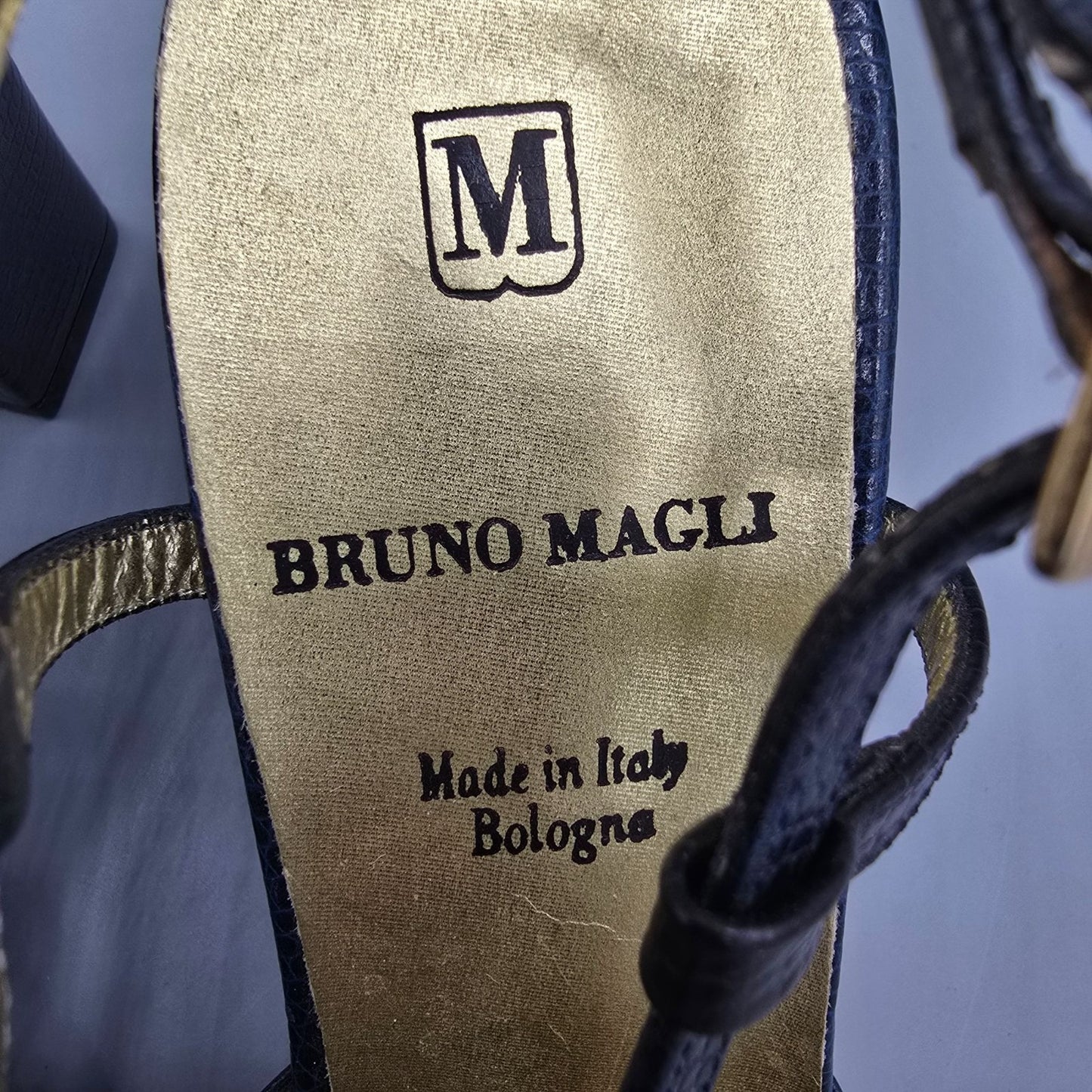 Vintage 1980s Bruno Magli Navy Lizard-Embossed Leather Peep-Toe Slingbacks (7B)