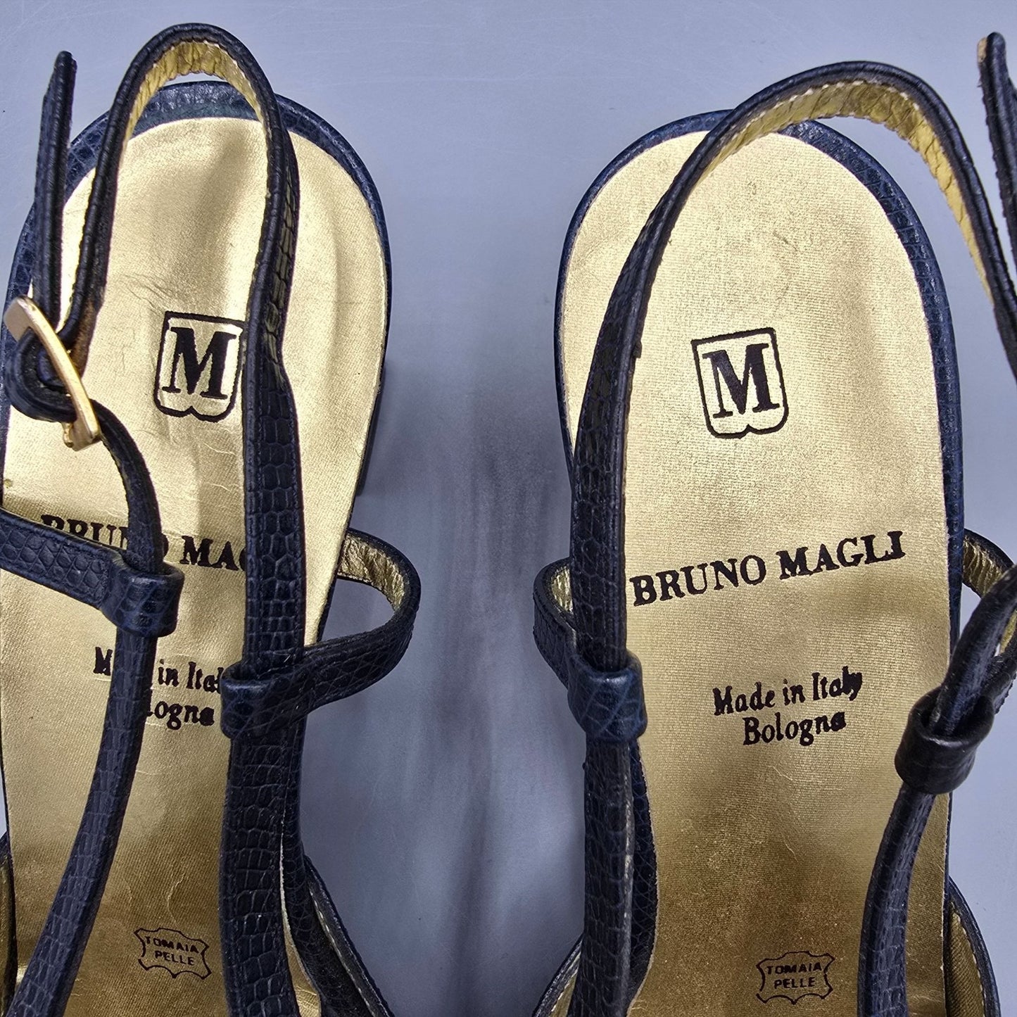 Vintage 1980s Bruno Magli Navy Lizard-Embossed Leather Peep-Toe Slingbacks (7B)