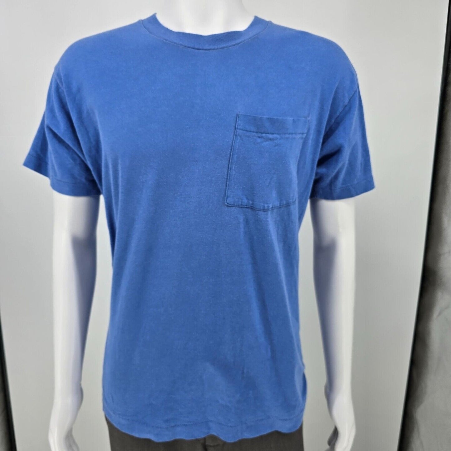 Vintage 1980s Fruit of the Loom Blank Blue Single Stitch Pocket Tee T-Shirt (L)