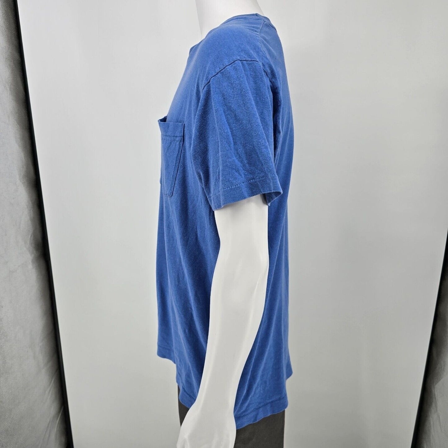 Vintage 1980s Fruit of the Loom Blank Blue Single Stitch Pocket Tee T-Shirt (L)