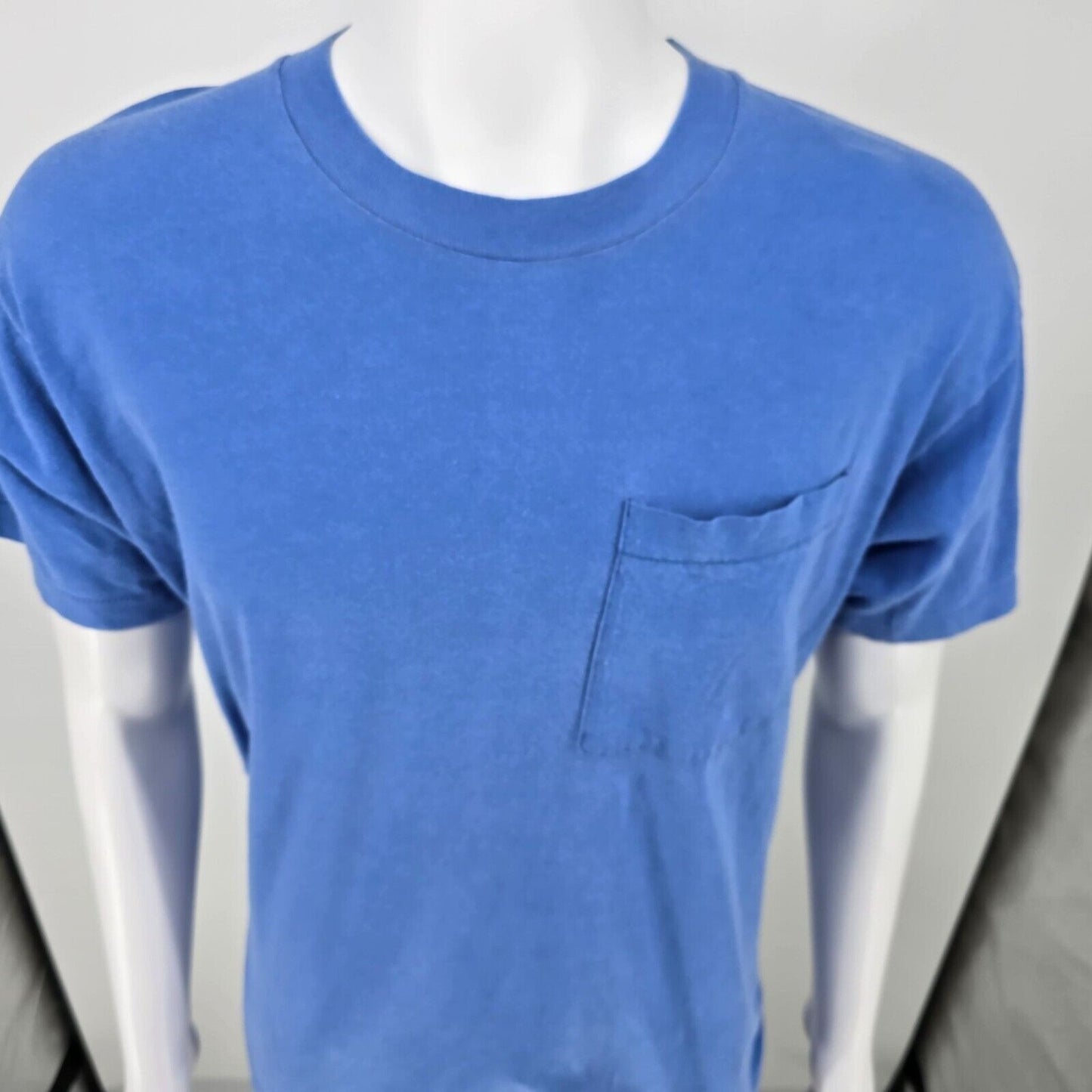 Vintage 1980s Fruit of the Loom Blank Blue Single Stitch Pocket Tee T-Shirt (L)