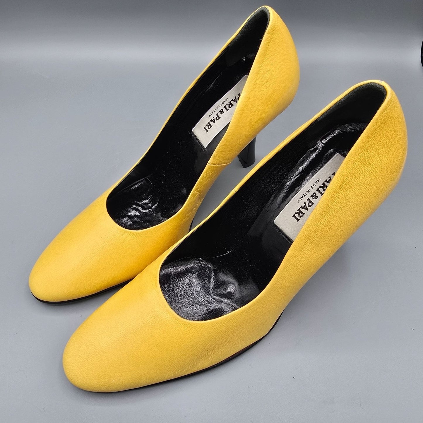 Vintage Y2K Deadstock Pari & Pari Lemon-Yellow Capretto Square-Toe Pumps (7B)