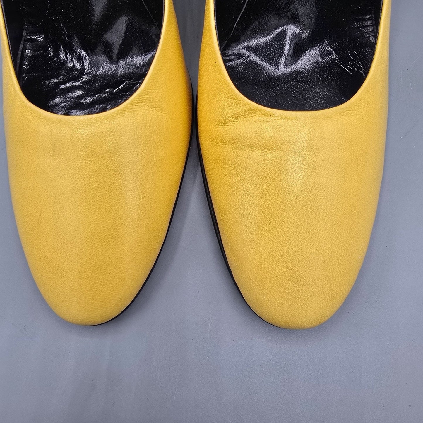 Vintage Y2K Deadstock Pari & Pari Lemon-Yellow Capretto Square-Toe Pumps (7B)