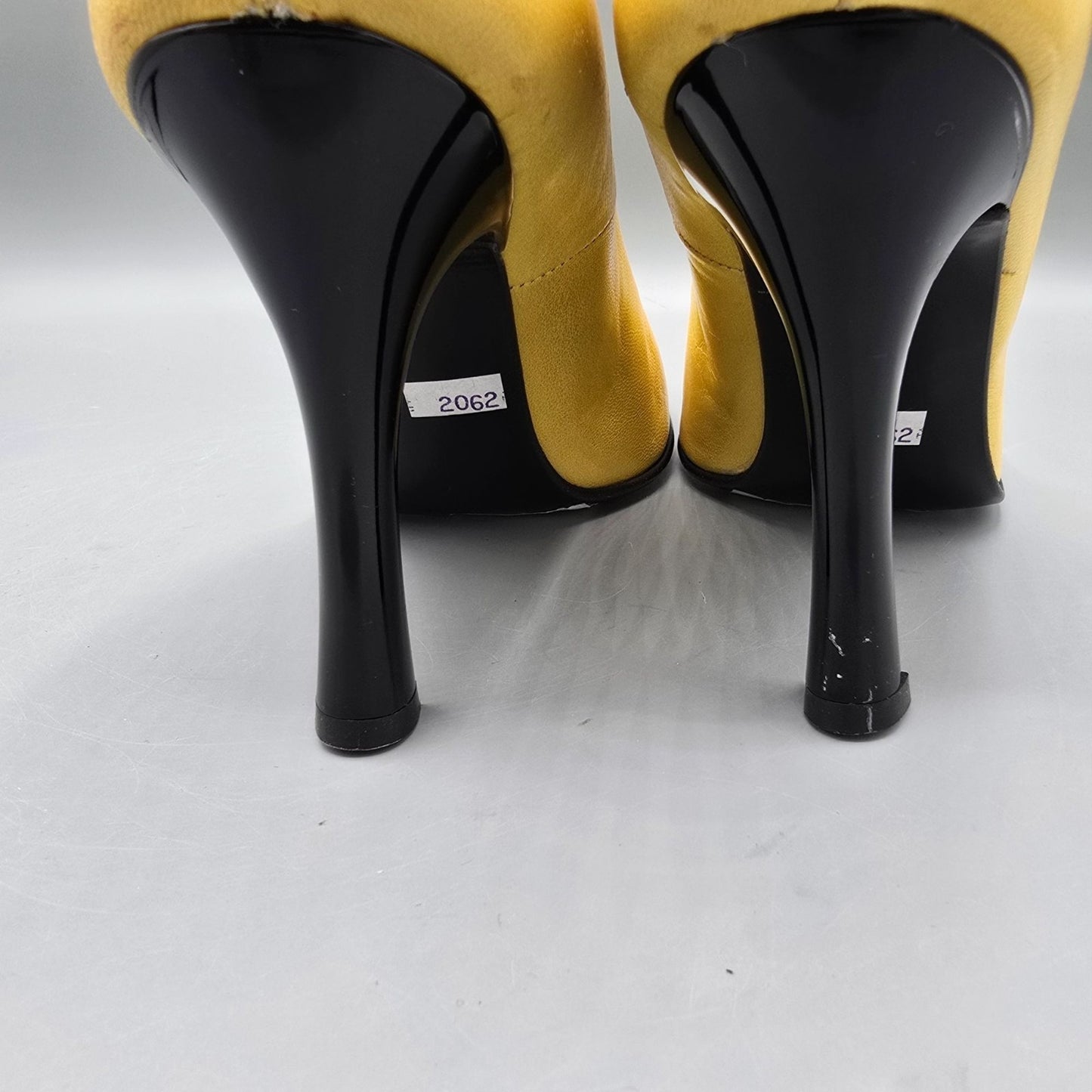 Vintage Y2K Deadstock Pari & Pari Lemon-Yellow Capretto Square-Toe Pumps (7B)