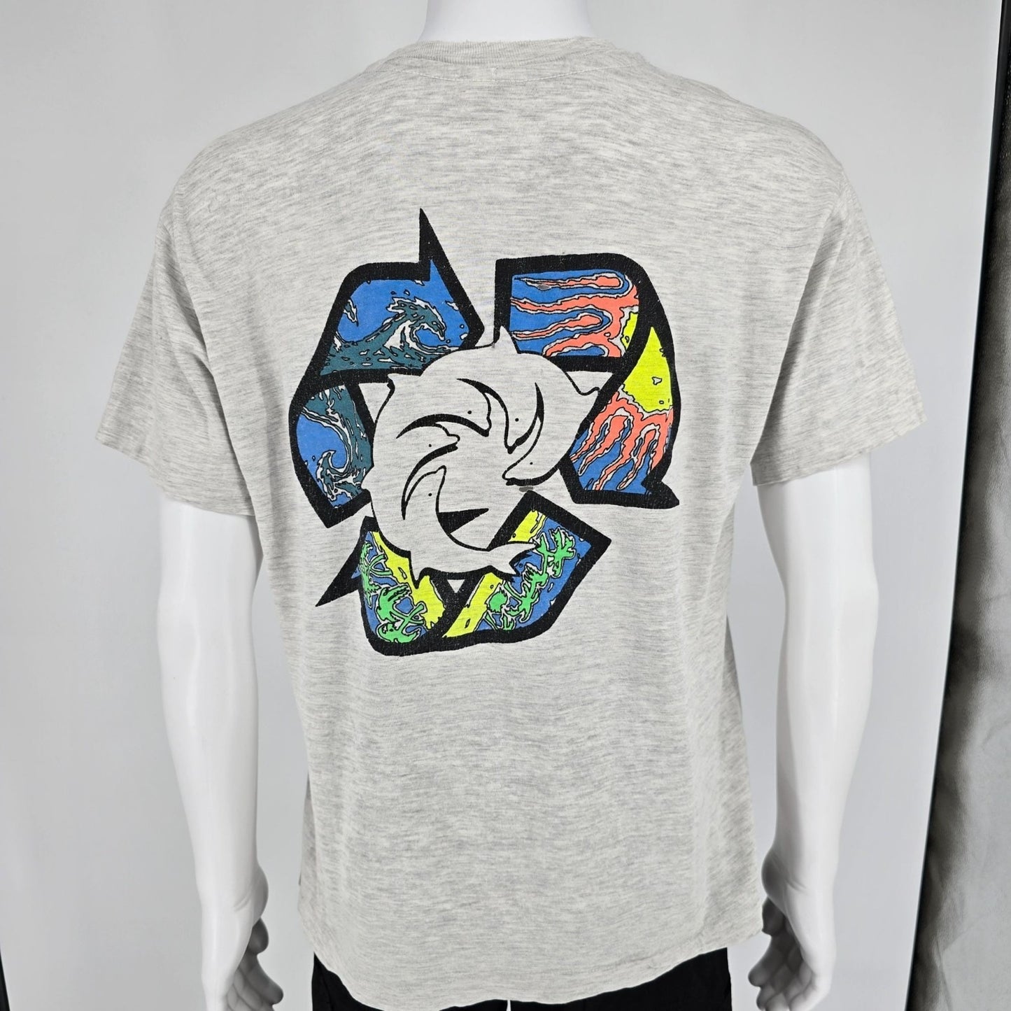 Vintage 1990s Hanes Beefy-T Dolphin Recycle Surf Graphic Made in USA T-Shirt (L)