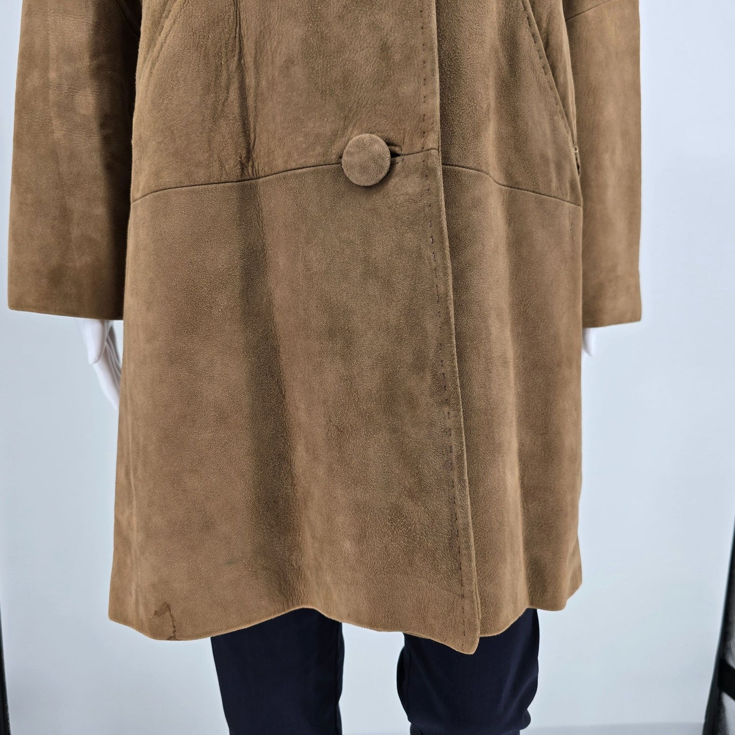 Vintage 1960s Unbranded Women's ILGWU Union Made Camel Suede Mod Car Coat (S/M)