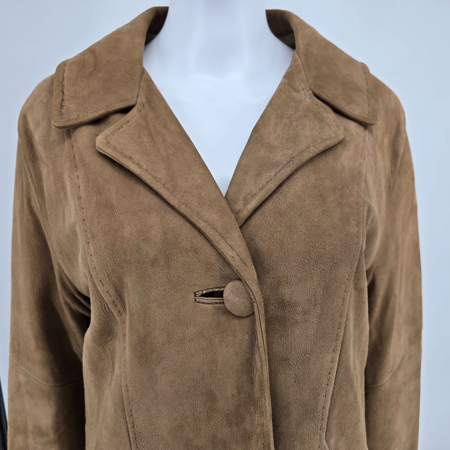 Vintage 1960s Unbranded Women's ILGWU Union Made Camel Suede Mod Car Coat (S/M)