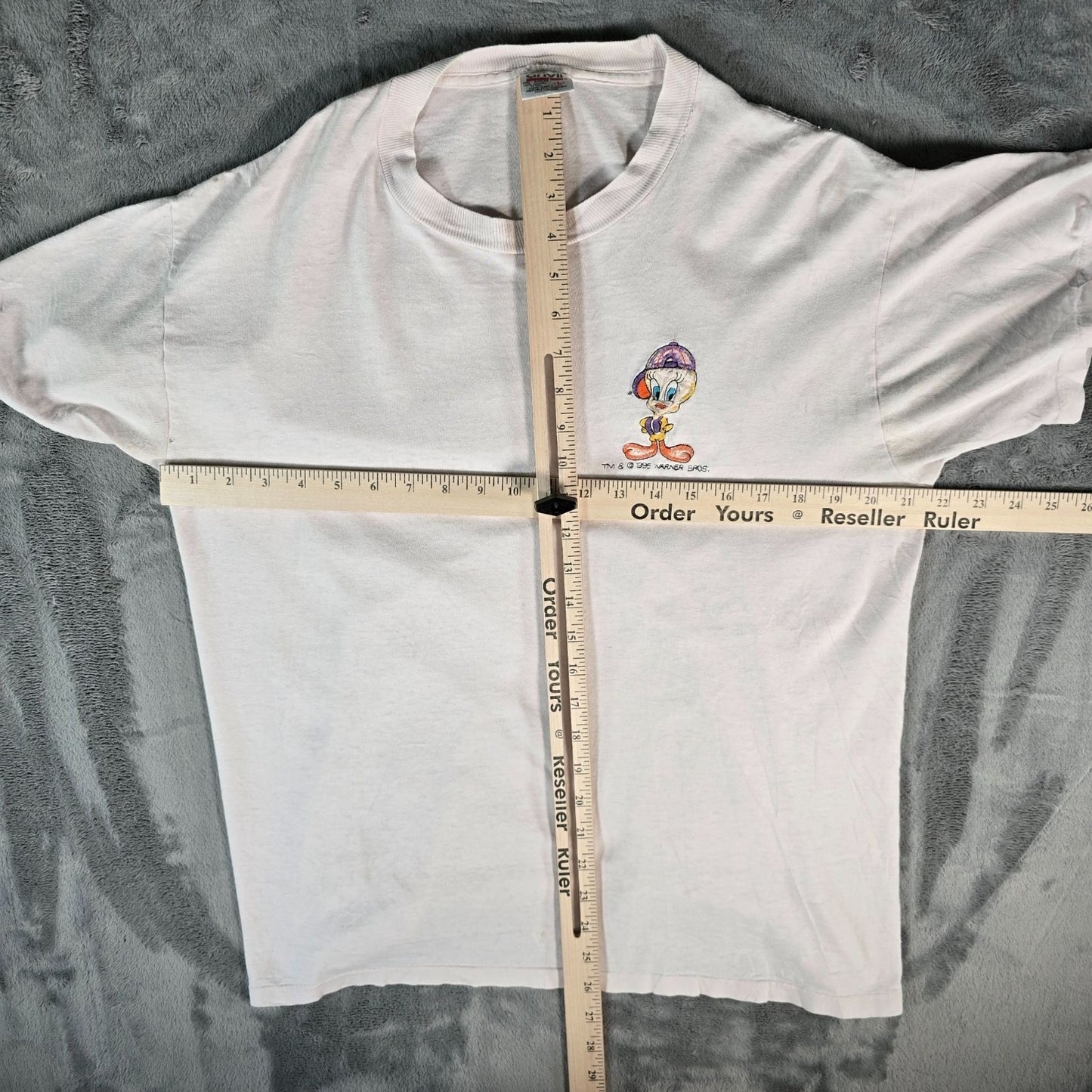 Distressed Vintage 1990s Anvil Embroidered Looney Tunes Tweety Bird T-Shirt (L)
