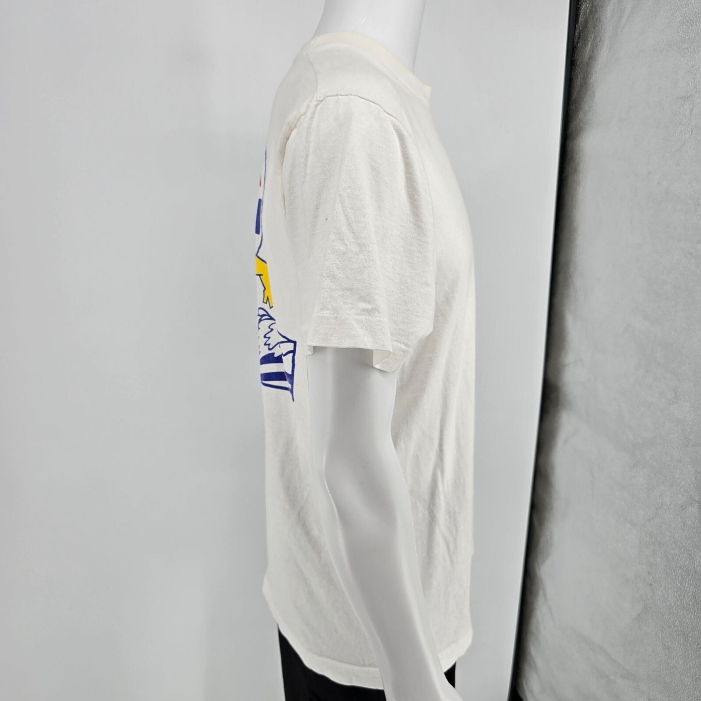 Vintage 1990s Fruit of the Loom Pepsi Surfing Back Graphic White T-Shirt (M/L)