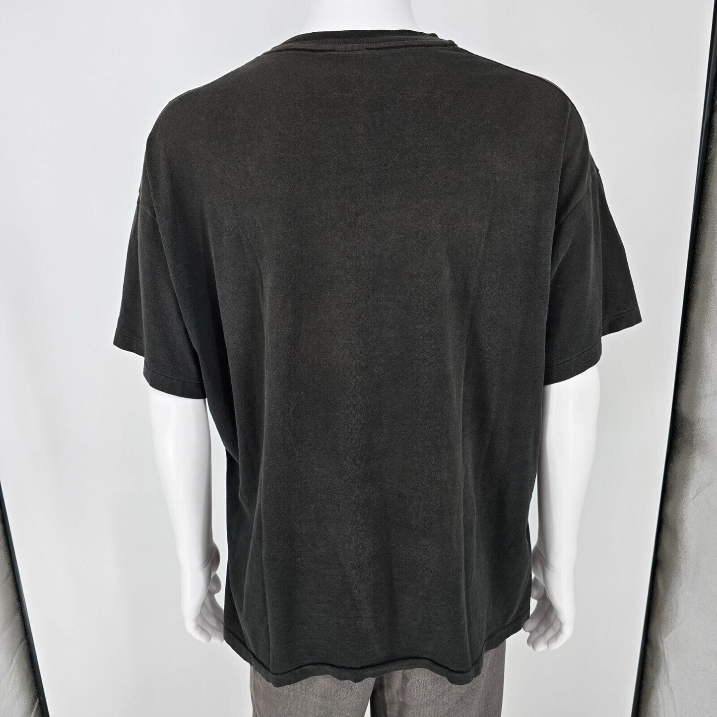 Vintage Single Stitch 90s/Y2K Hanes Blank Black Crewneck Pocket T-Shirt (2XL)