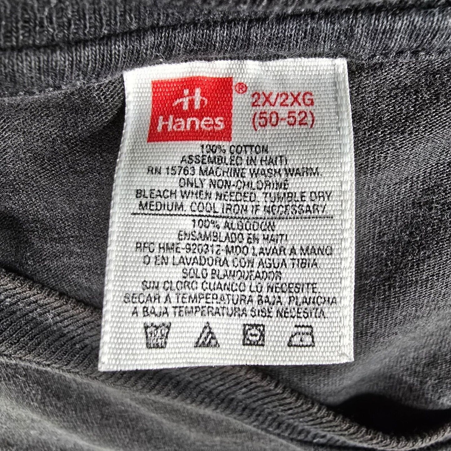 Vintage Single Stitch 90s/Y2K Hanes Blank Black Crewneck Pocket T-Shirt (2XL)