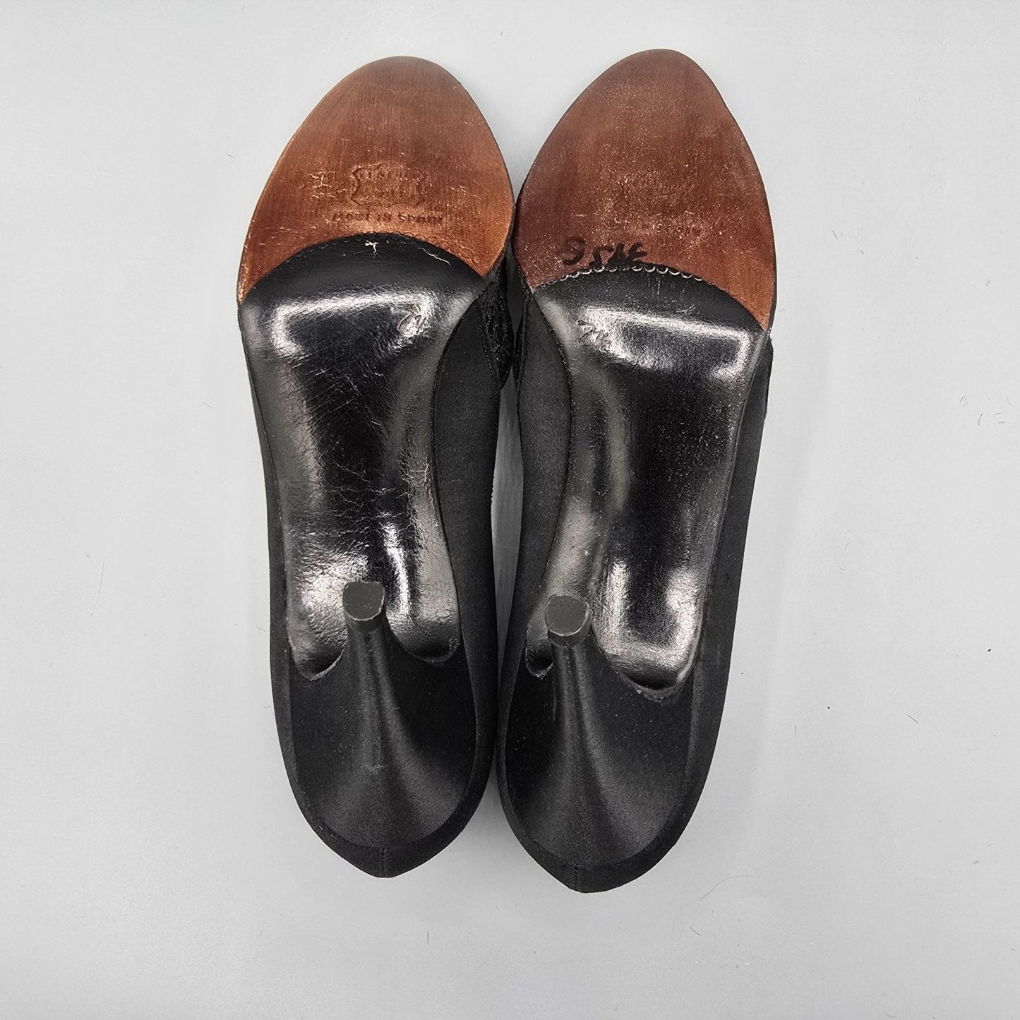 Vintage 1980s Stuart Weitzman for Mr. Seymour Black Lace & Satin Pumps (7.5AA)