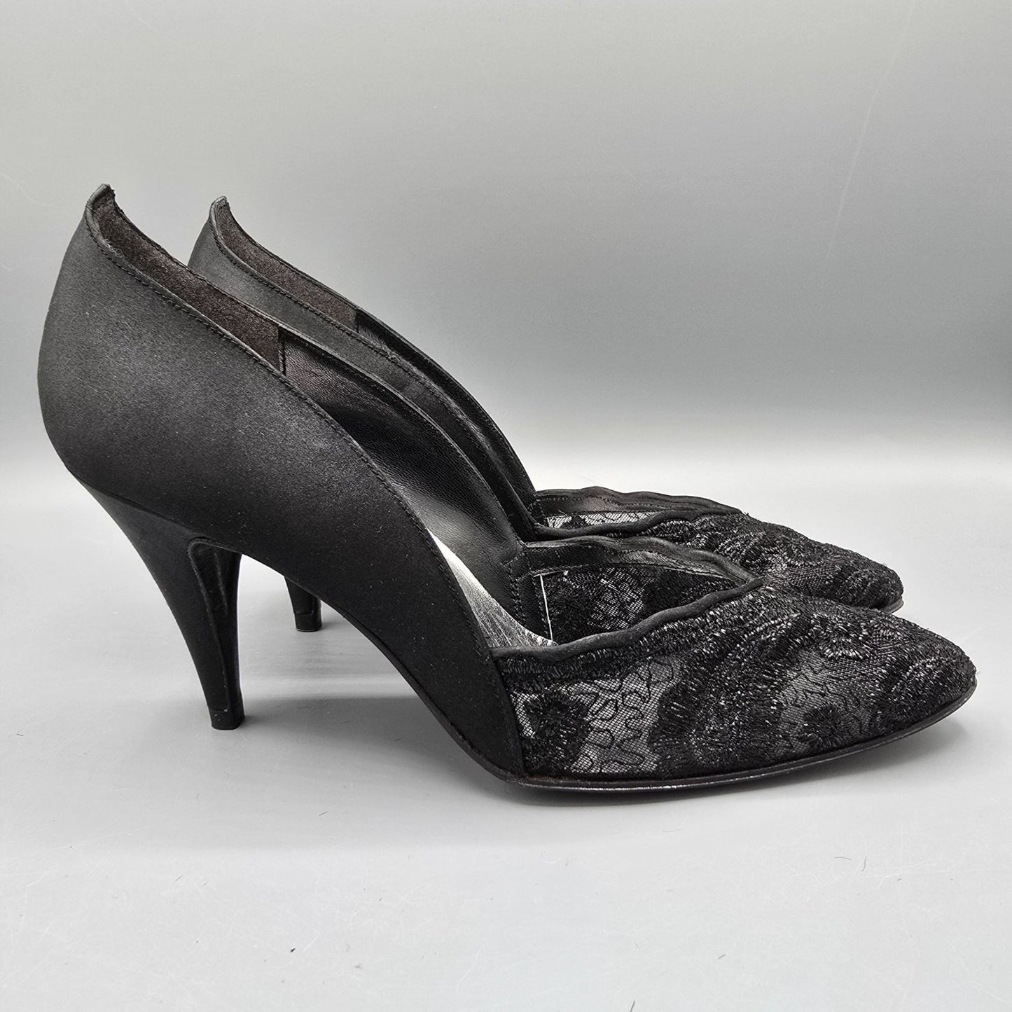 Vintage 1980s Stuart Weitzman for Mr. Seymour Black Lace & Satin Pumps (7.5AA)