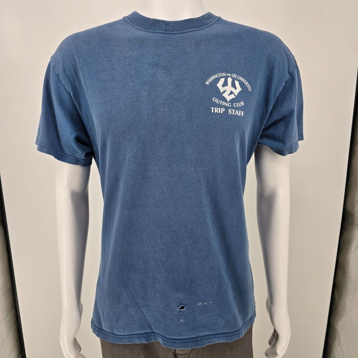 Vintage Y2K Washington and Lee University Outing Club Trip Staff T-Shirt (L)