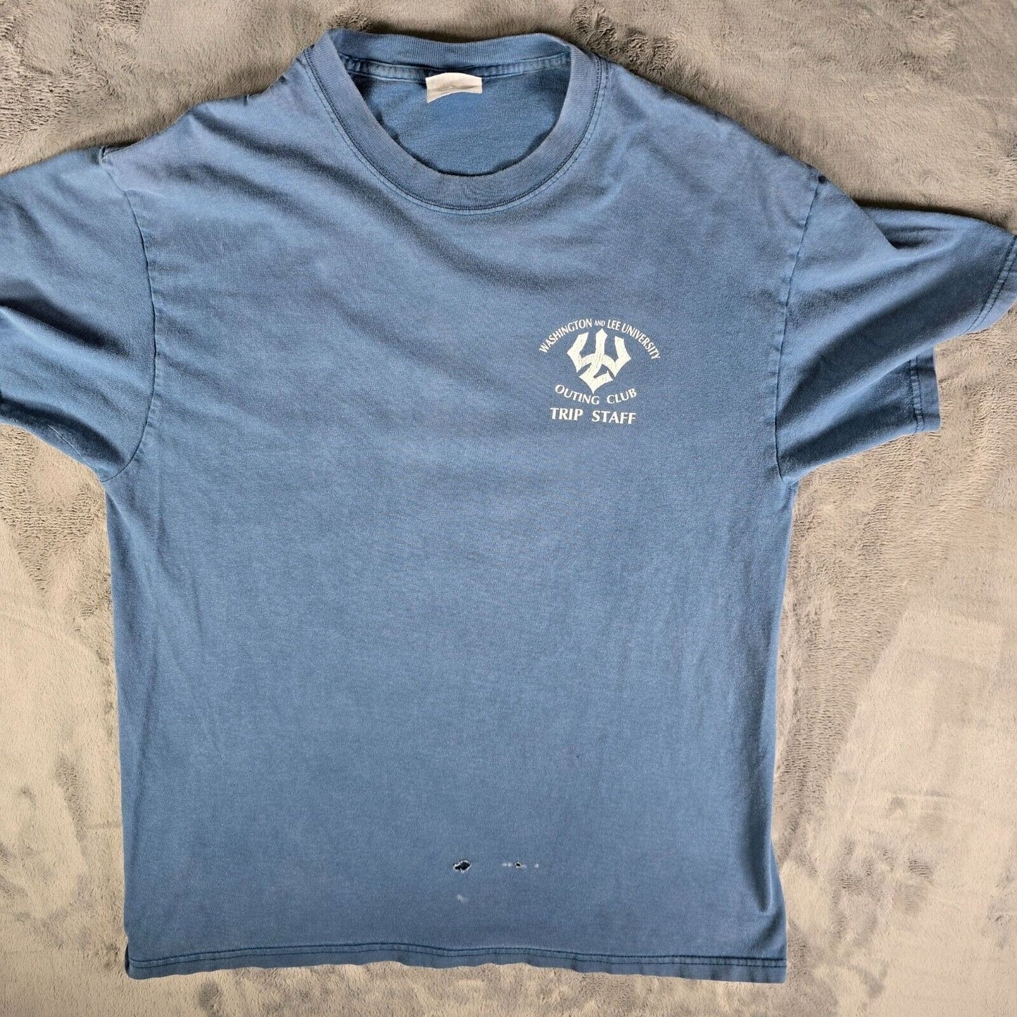 Vintage Y2K Washington and Lee University Outing Club Trip Staff T-Shirt (L)