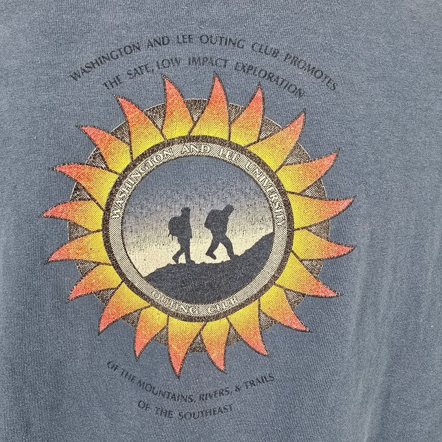 Vintage Y2K Washington and Lee University Outing Club Trip Staff T-Shirt (L)