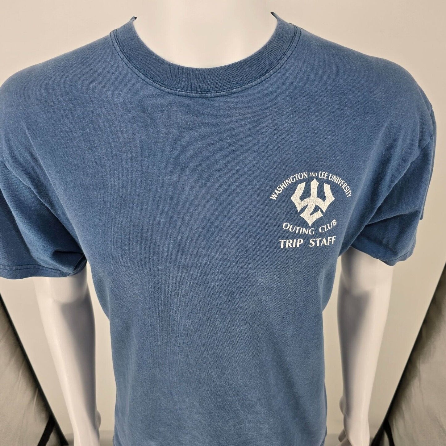 Vintage Y2K Washington and Lee University Outing Club Trip Staff T-Shirt (L)