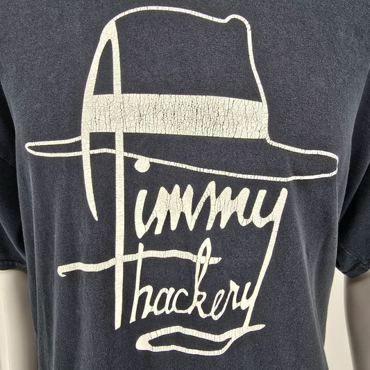 Distressed 2000s Gildan Ultra Cotton Jimmy Thackery Hat Graphic T-Shirt (XXL)