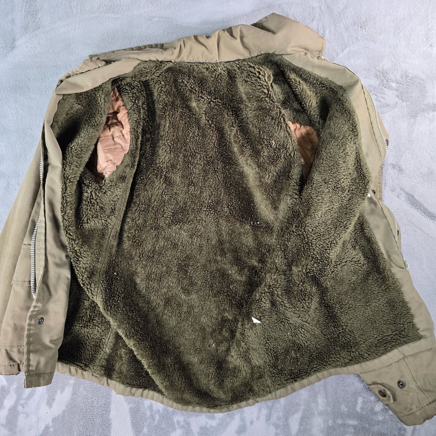 Vintage 1970s Unbranded M-65 Style Olive Field Jacket w/ Pile Lining (L)