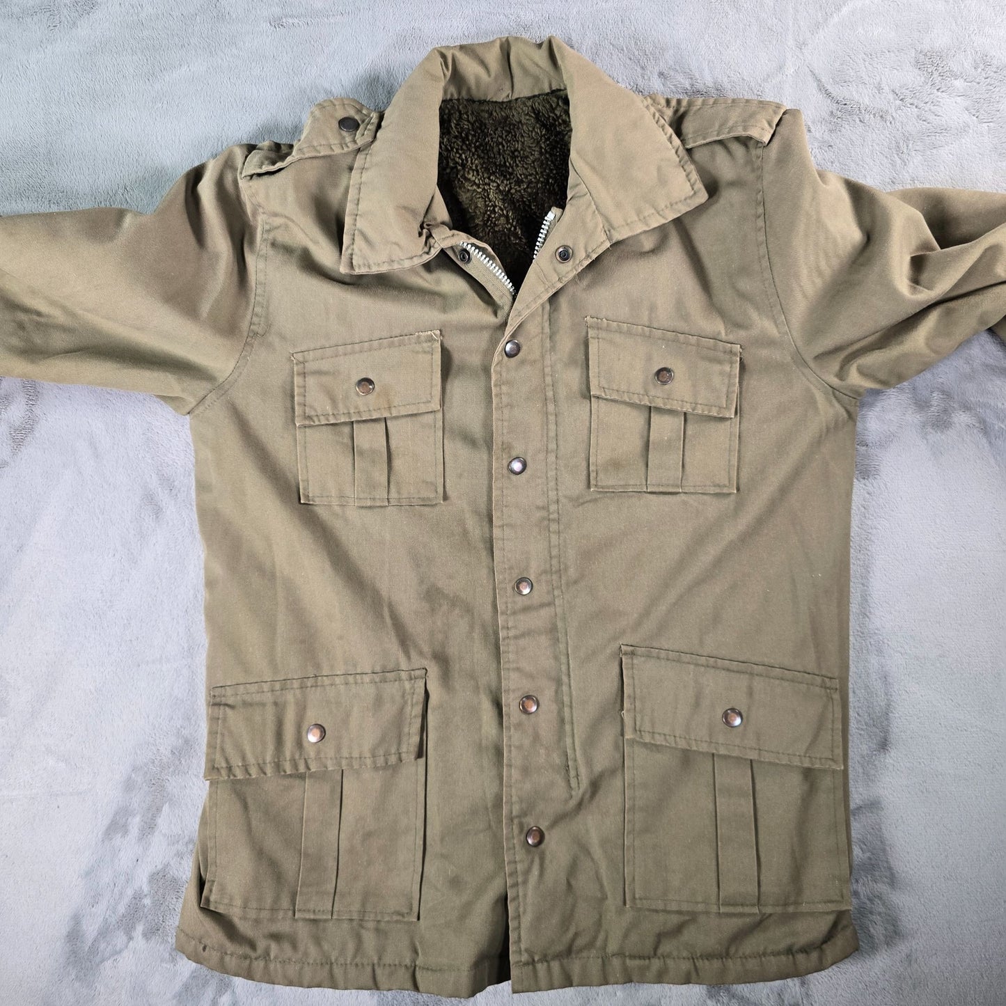 Vintage 1970s Unbranded M-65 Style Olive Field Jacket w/ Pile Lining (L)