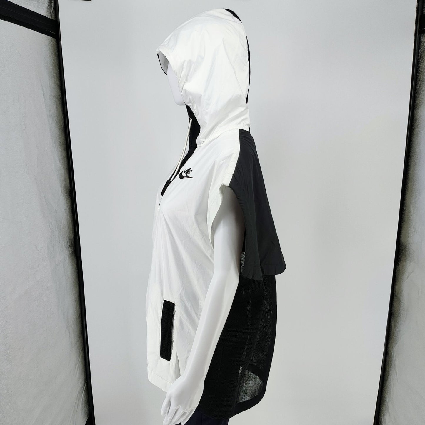 NWT Nike Women's White/Black Tech Hypermesh Vest 802549-100 (XL) -$134.95 Retai