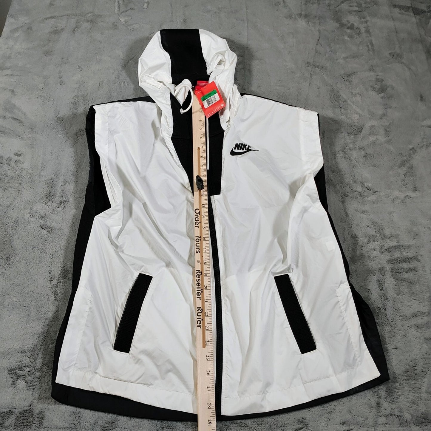 NWT Nike Women's White/Black Tech Hypermesh Vest 802549-100 (XL) -$134.95 Retai