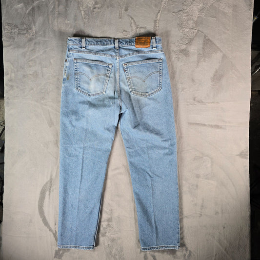 Vintage 1999 Levi's 540 Brown Tab Relaxed Poly/Cotton Light Wash Jeans (36x27)