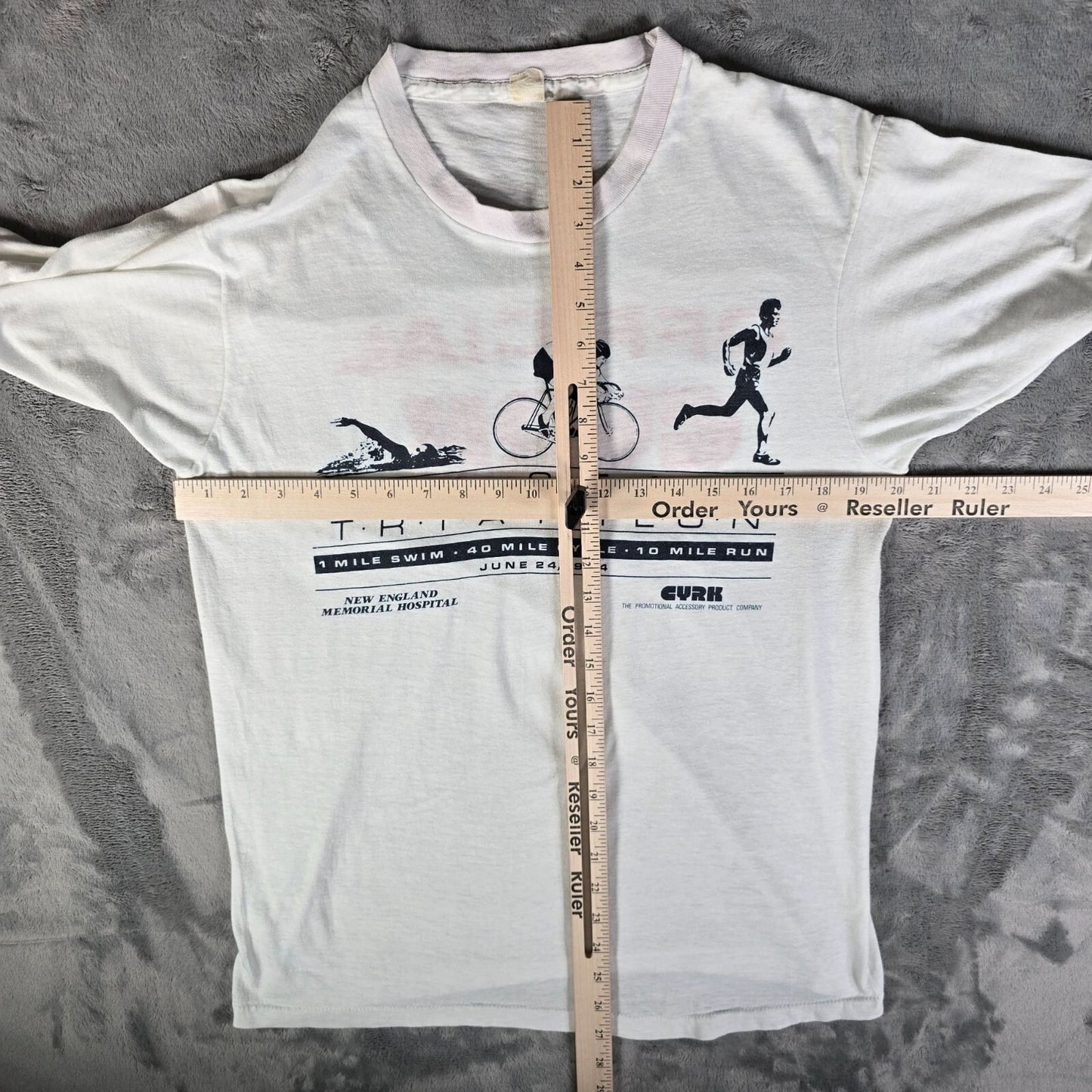 Vintage Screen Stars 1984 White Bay State Triathlon "Official CYRK" T-Shirt (M)