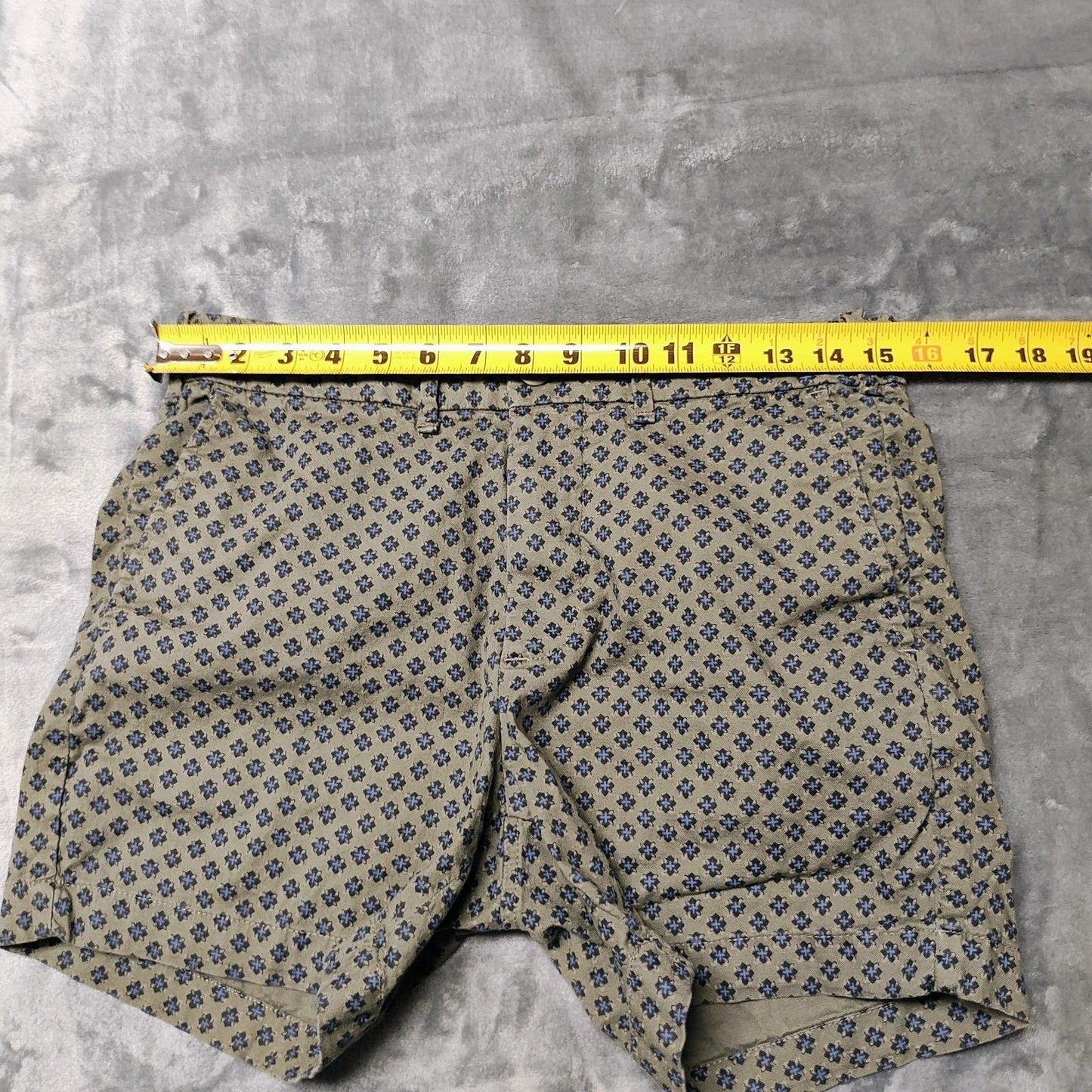 Abercrombie & Fitch Stretch Patterned Shorts 5.5" Inseam (Size 29)