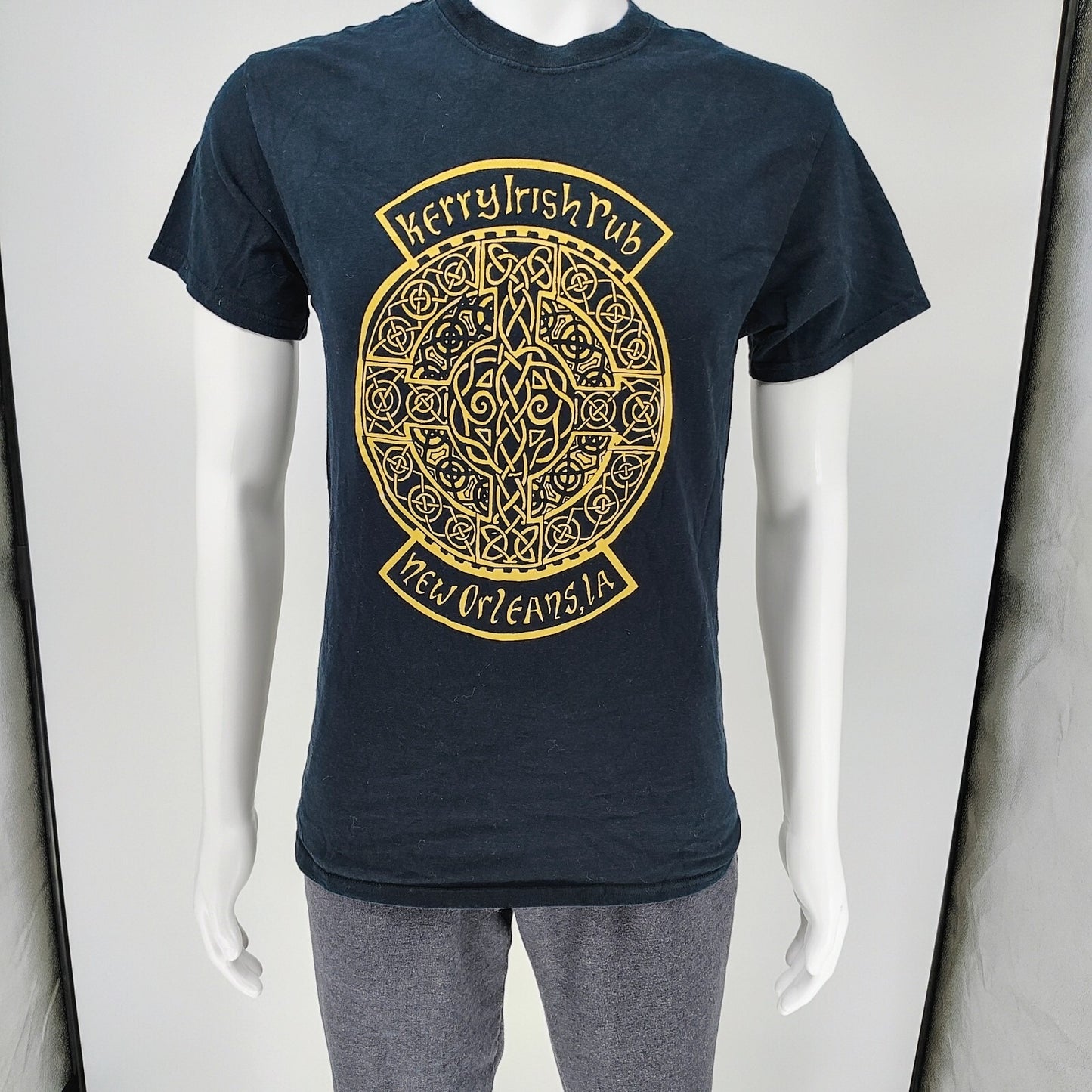 Kerry Irish Pub New Orleans, Louisiana Celtic Knot Graphic T-Shirt (Small)