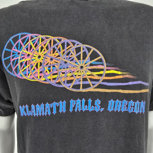 Vintage 1990s Hanes Beefy-T Klamath Falls Oregon Wagon Wheel Graphic T-Shirt (L)
